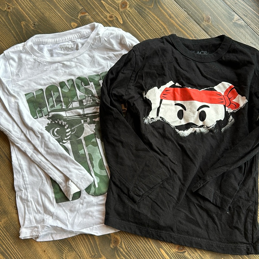 2 boys long sleeve tees